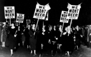 Пятничное. Женская демонстрация за отмену "сухого закона", США, 1933 год